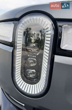 Позашляховик / Кросовер Rivian R1T 2022 в 