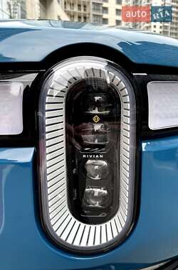 Пікап Rivian R1T 2022 в 