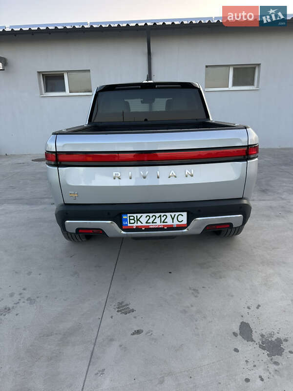 Пикап Rivian R1T 2023 в Ровно