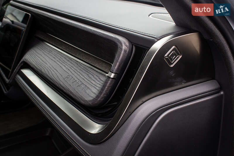 Пікап Rivian R1T 2023 в Львові