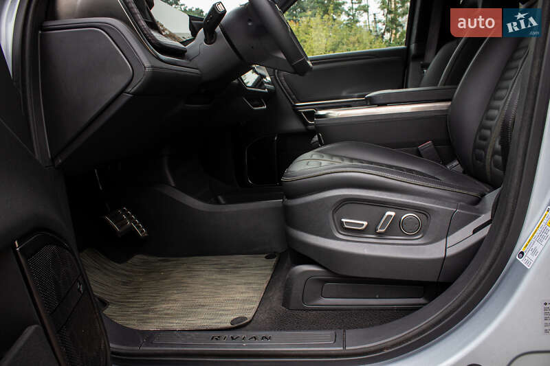 Пікап Rivian R1T 2023 в Львові