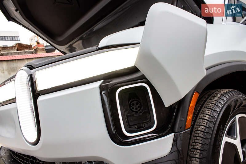 Пикап Rivian R1T 2023 в Львове