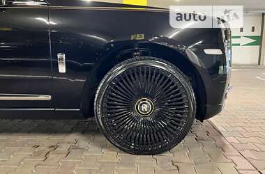 Позашляховик / Кросовер Rolls-Royce Cullinan 2019 в 