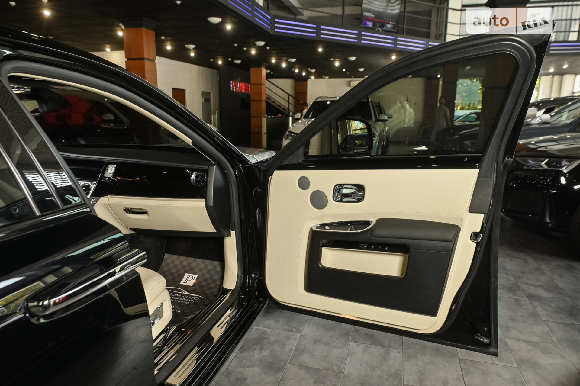 2011 Rolls-Royce Ghost - мініатюра 12