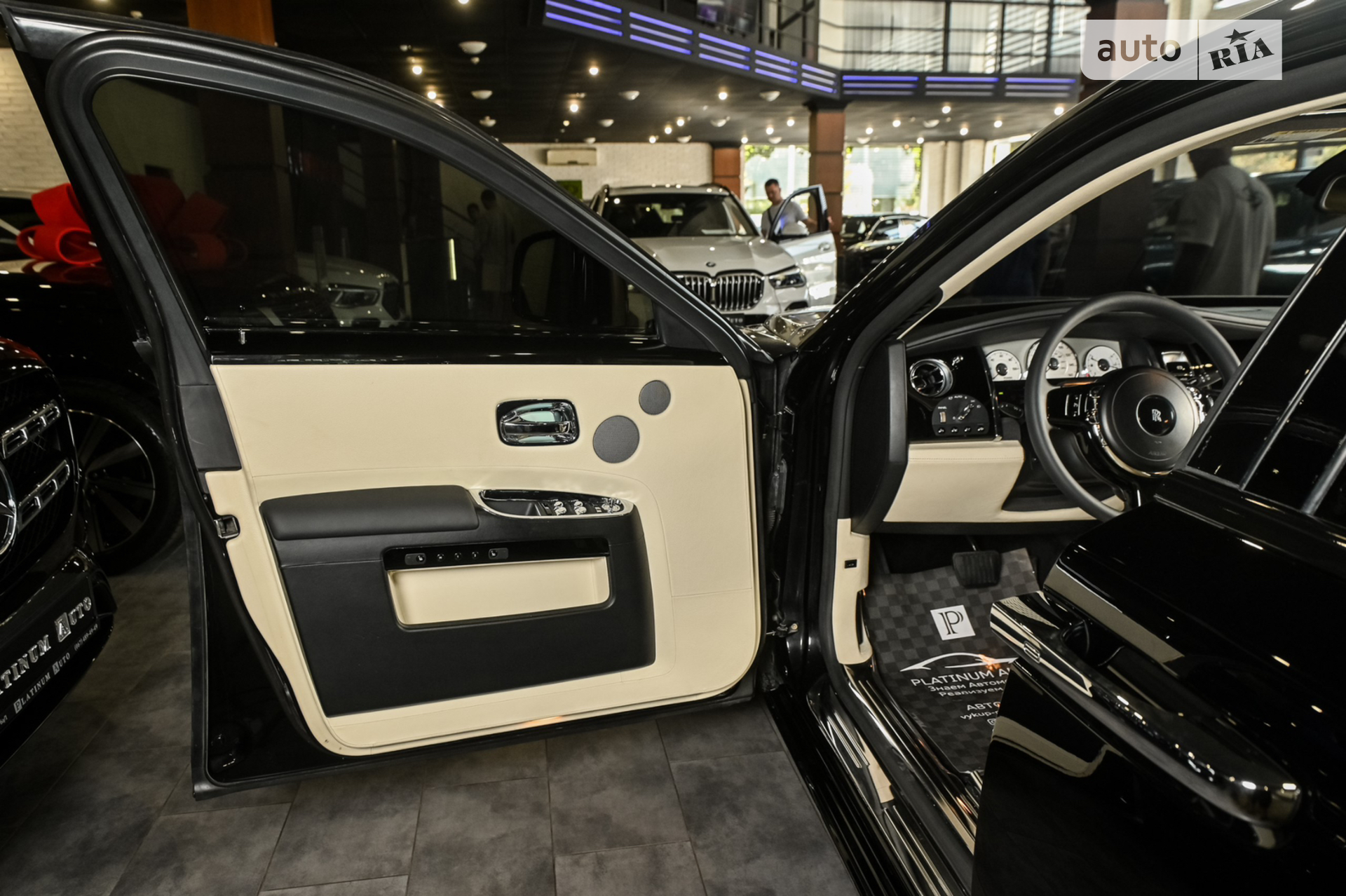 2011 Rolls-Royce Ghost - мініатюра 18