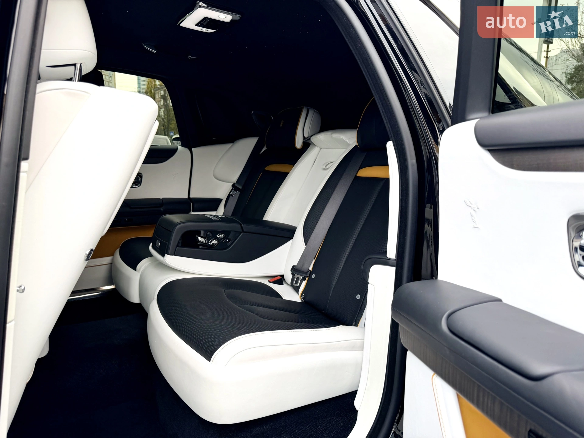 2020 Rolls-Royce Ghost - мініатюра 37