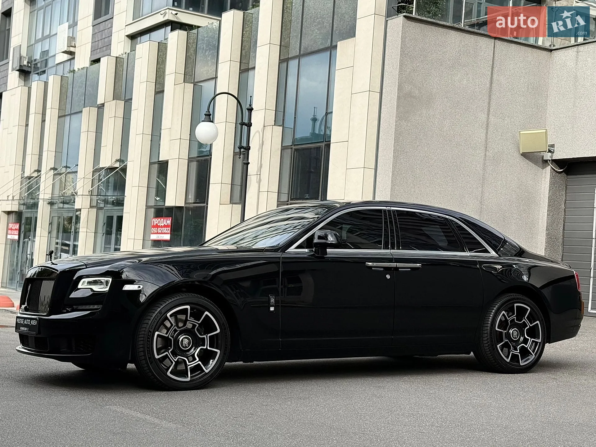 2018 Rolls-Royce Ghost - мініатюра 16