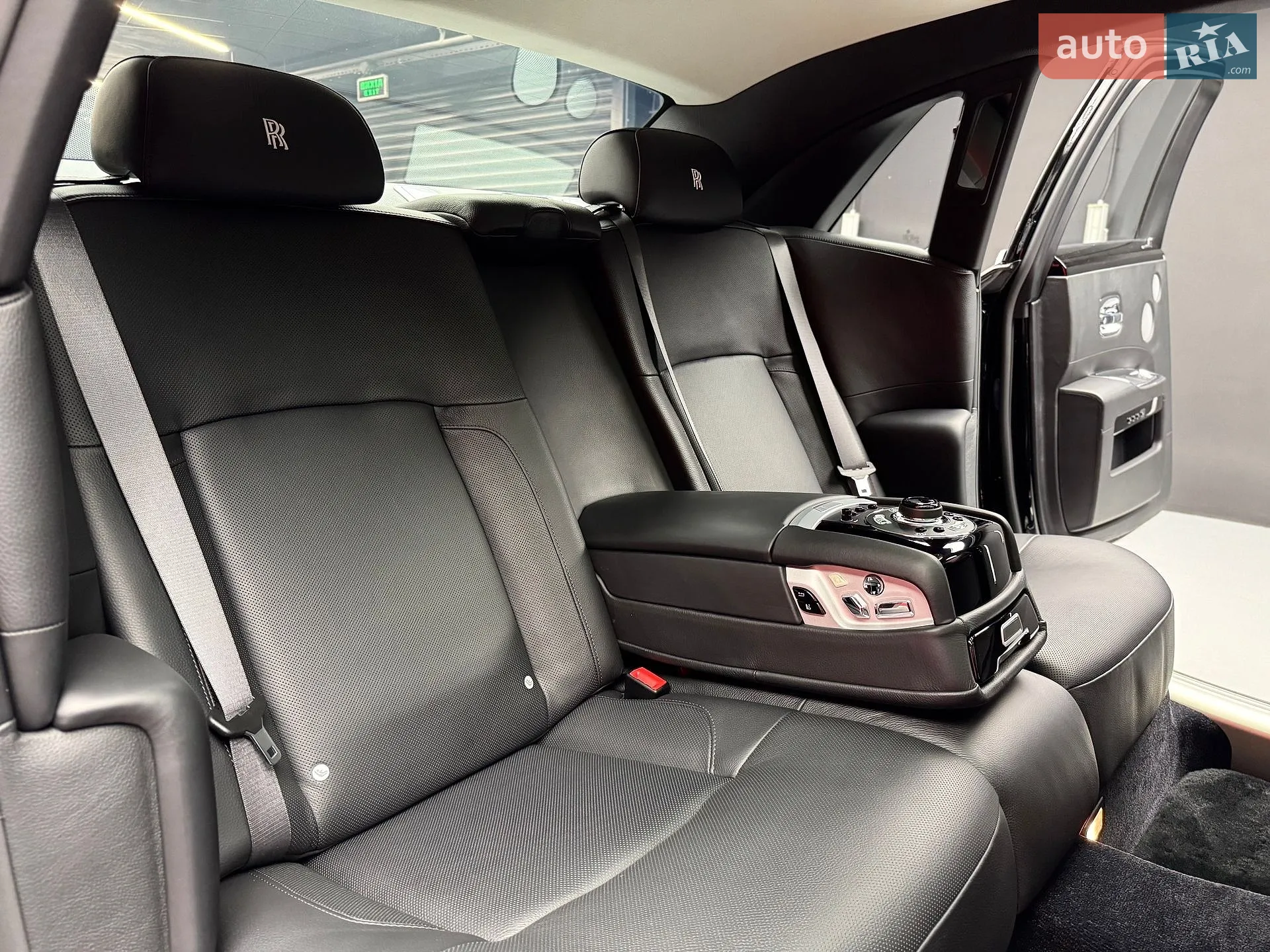 2010 Rolls-Royce Ghost - мініатюра 48