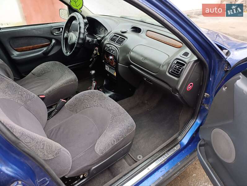 Хэтчбек Rover 200 1999 в Мироновке