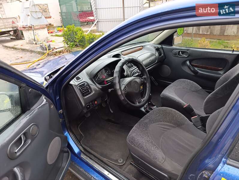 Хэтчбек Rover 200 1999 в Мироновке