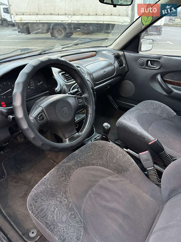 Хэтчбек Rover 200 1999 в Киеве
