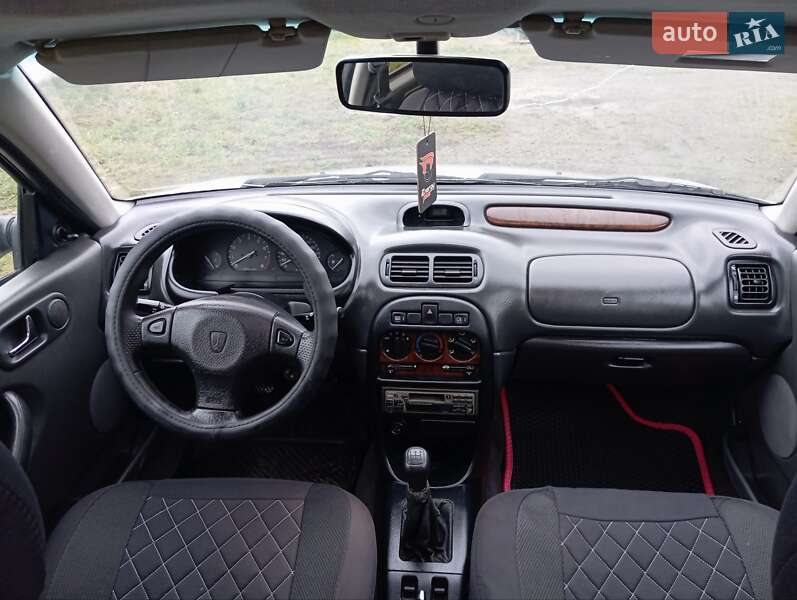 Хэтчбек Rover 200 1999 в Дубно