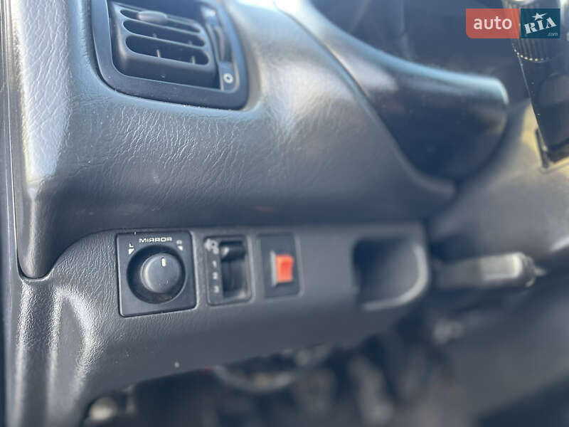 Хэтчбек Rover 200 1999 в Киеве