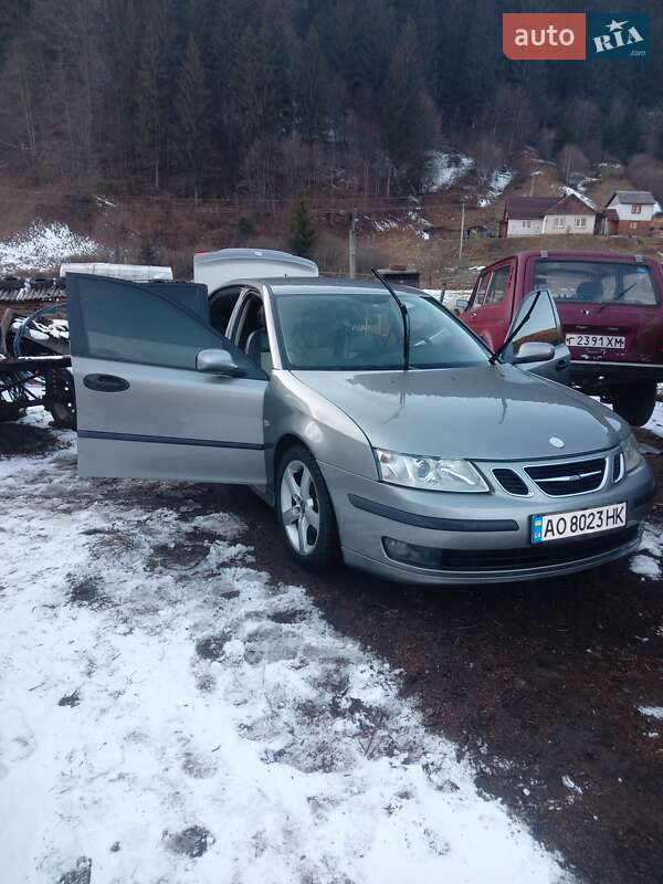 Седан Saab 9-3 2003 в Рахове