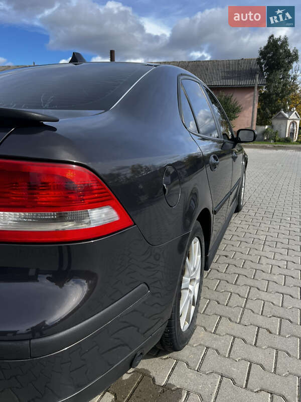 Седан Saab 9-3 2004 в Косове