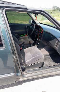 Седан Saab 9000 1995 в Березані