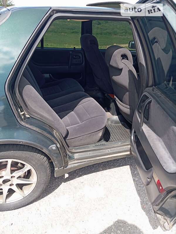 Седан Saab 9000 1995 в Березані