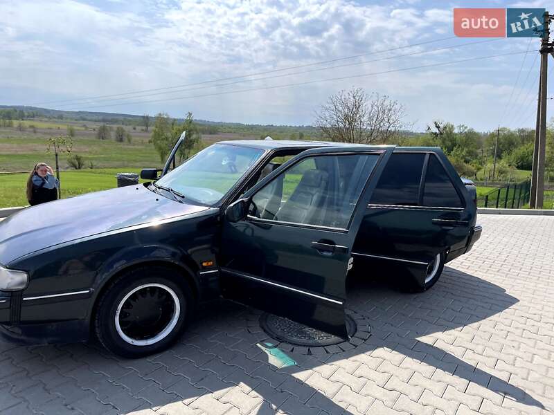 Лифтбек Saab 9000 1993 в Шумске