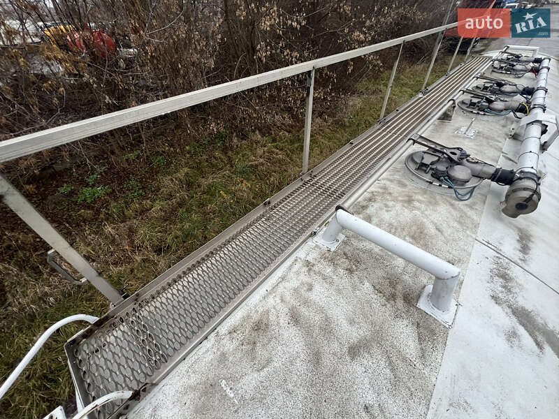 Цистерна полуприцеп SACIM SCX 2004 в Киеве