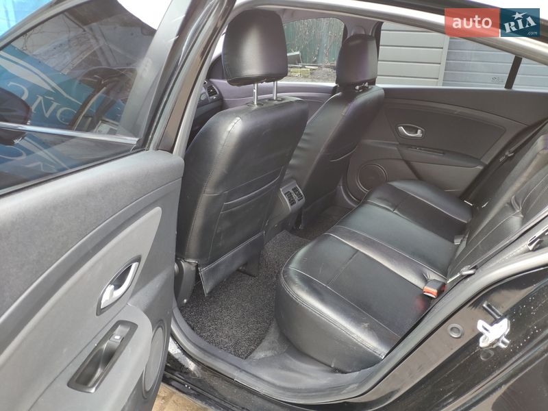 Седан Samsung SM3 2014 в Умані