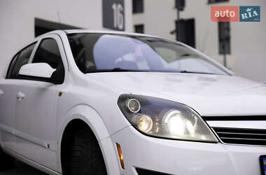 Хэтчбек Saturn Astra 2007 в Ужгороде