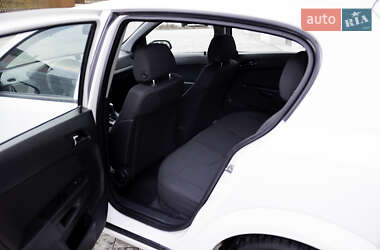 Хэтчбек Saturn Astra 2007 в Ужгороде
