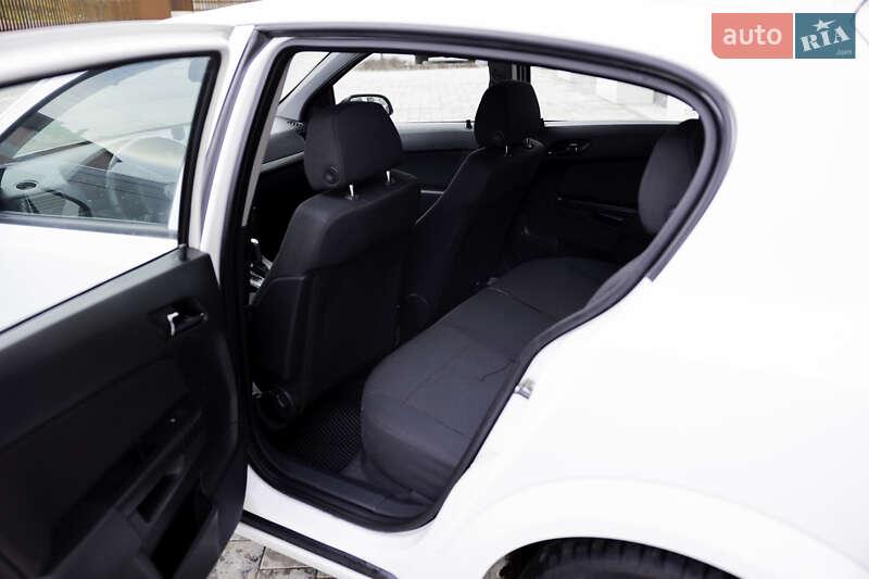 Хэтчбек Saturn Astra 2007 в Ужгороде