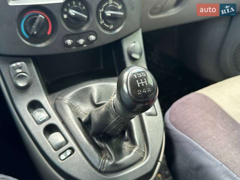 Позашляховик / Кросовер Saturn Vue 2004 в Києві