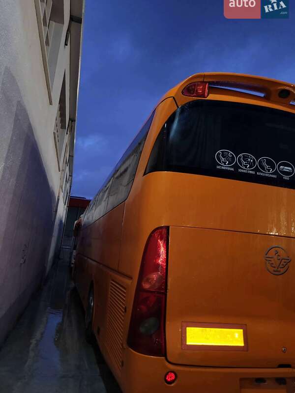 Туристический / Междугородний автобус Scania Irizar 2005 в Черновцах