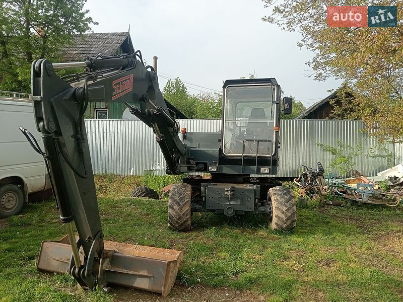 Экскаватор погрузчик Schaeff HML 1994 в Черновцах Экскаватор погрузчик Schaeff HML 1994 в Черновцах
