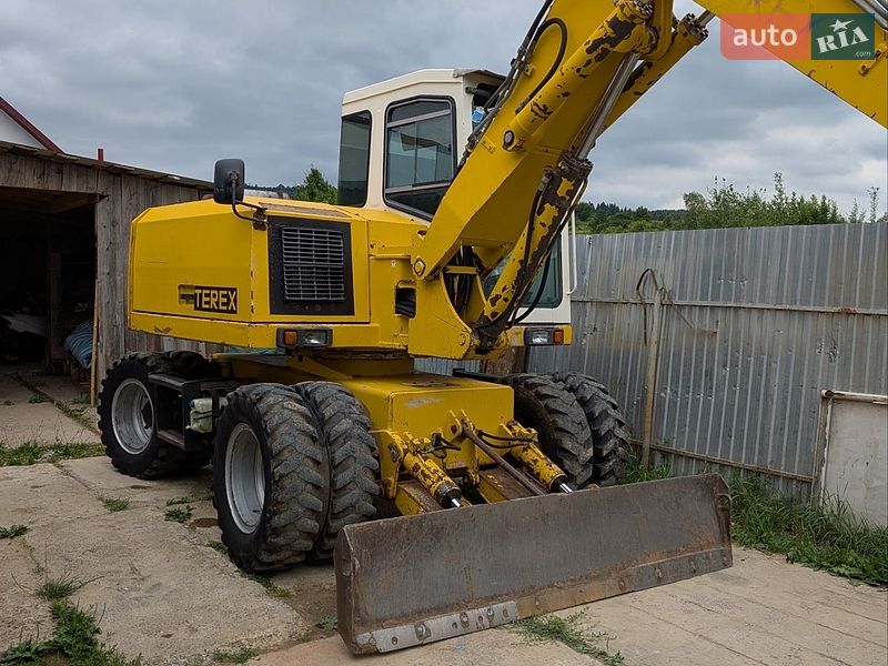 Колесный экскаватор Schaeff HML 1998 в Львове