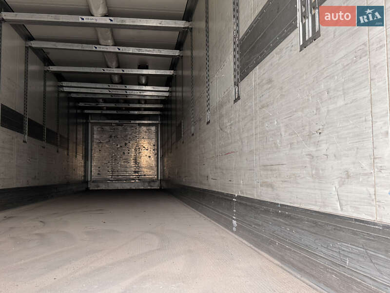 Рефрижератор полуприцеп Schmitz Cargobull Cargobull 2002 в Черновцах фото 9 Рефрижератор полуприцеп Schmitz Cargobull Cargobull 2002 в Черновцах