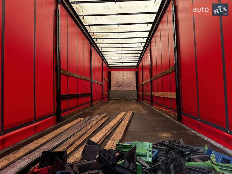 Тентований борт (штора) - напівпричіп Schmitz Cargobull Cargobull 2011 в Умані