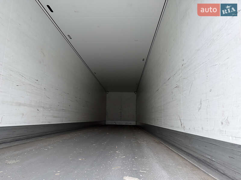 Изотермическая будка Schmitz Cargobull Cargobull 2014 в Киеве