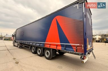 Тентований борт (штора) - напівпричіп Schmitz Cargobull Cargobull 2015 в Надвірній