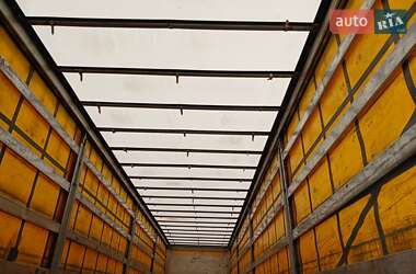 Бортовий напівпричіп Schmitz Cargobull S01 2005 в 
