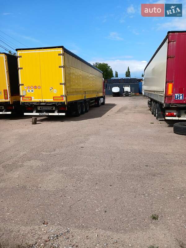 Бортовой полуприцеп Schmitz Cargobull S01 2005 в Чернигове