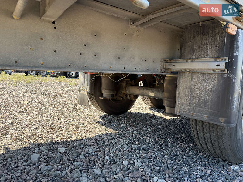Бортовой полуприцеп Schmitz Cargobull S01 2002 в Киеве