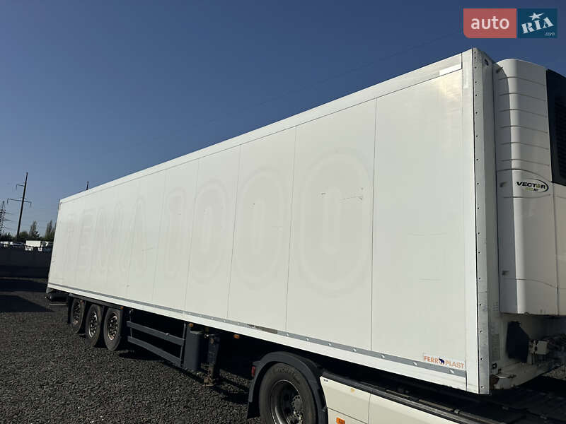 Рефрижератор напівпричіп Schmitz Cargobull SCB S3B 2016 в Луцьку