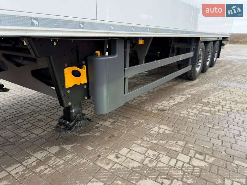 Рефрижератор полуприцеп Schmitz Cargobull SCB S3B 2018 в Ровно