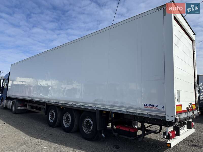 Ізотермічна будка Schmitz Cargobull SCB S3T 2015 в Луцьку