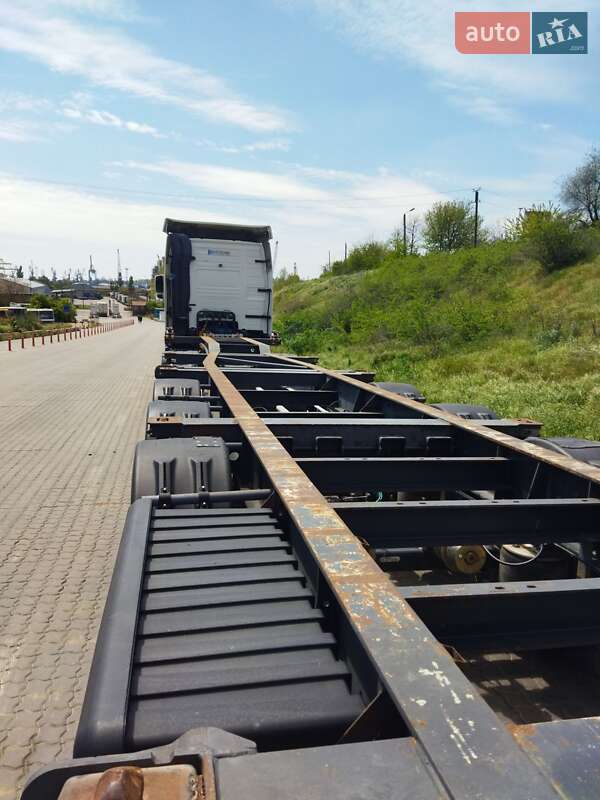 Контейнеровоз напівпричіп Schmitz Cargobull SCF 2005 в Одесі