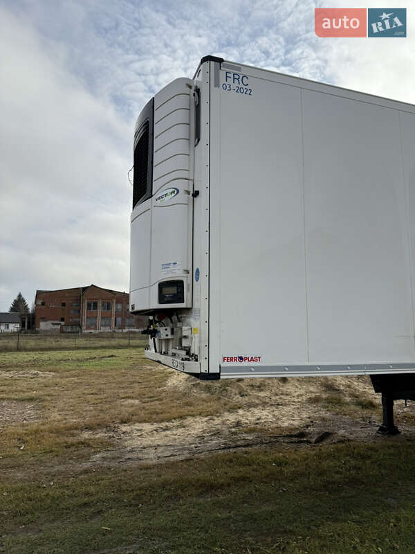 Рефрижератор полуприцеп Schmitz Cargobull Schutz 2016 в Владимирце