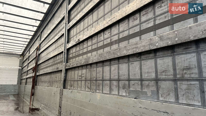 Бортовий напівпричіп Schmitz Cargobull SCS 24/L 2012 в Луцьку