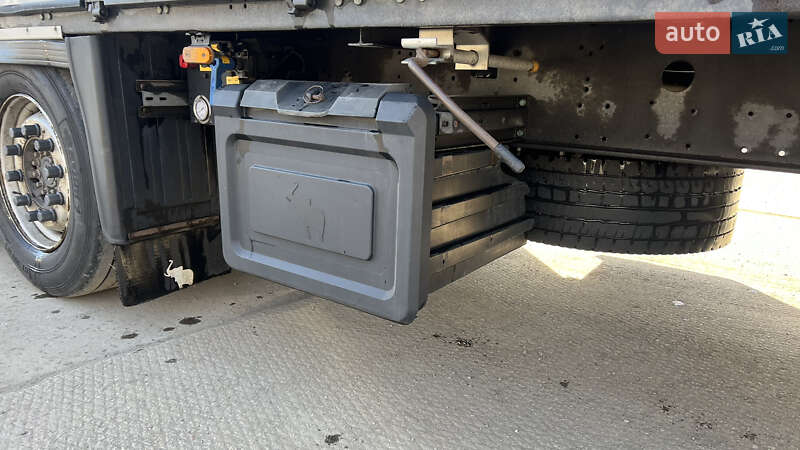 Бортовий напівпричіп Schmitz Cargobull SCS 24/L 2012 в Луцьку