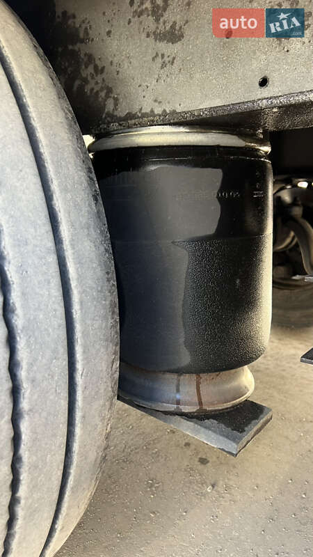 Бортовий напівпричіп Schmitz Cargobull SCS 24/L 2012 в Луцьку