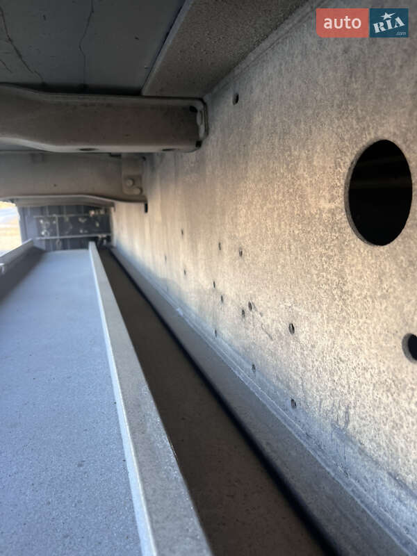 Тентованный борт (штора) - полуприцеп Schmitz Cargobull SCS 2009 в Хусте