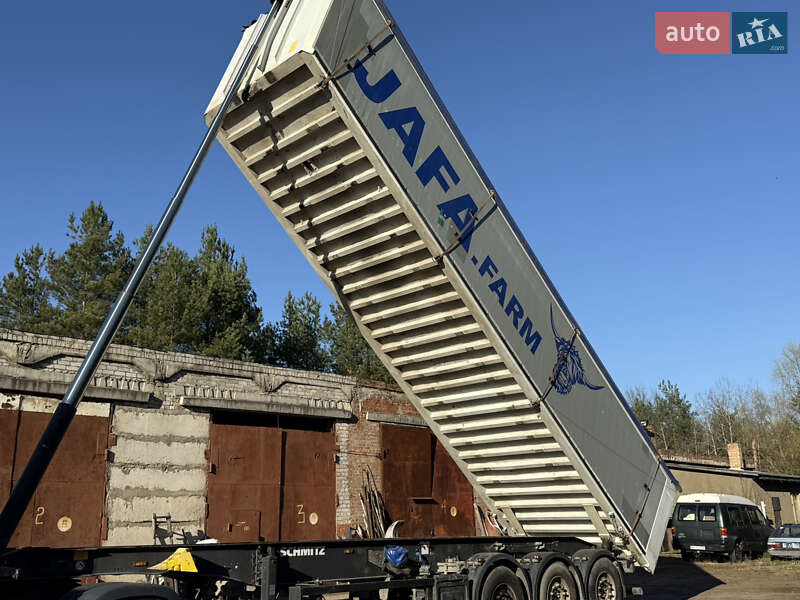 Зерновоз - полуприцеп Schmitz Cargobull SGF S3 2015 в Ровно