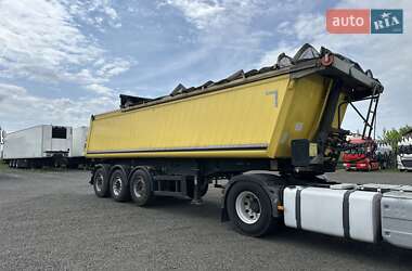 Самосвал полуприцеп Schmitz Cargobull SGF S3 2017 в Луцке