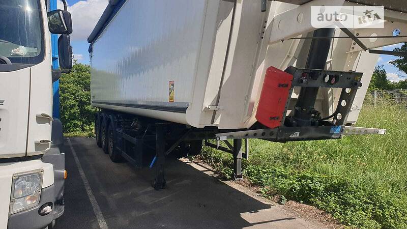 Самоскид напівпричіп Schmitz Cargobull SKI 2018 в Чернівцях